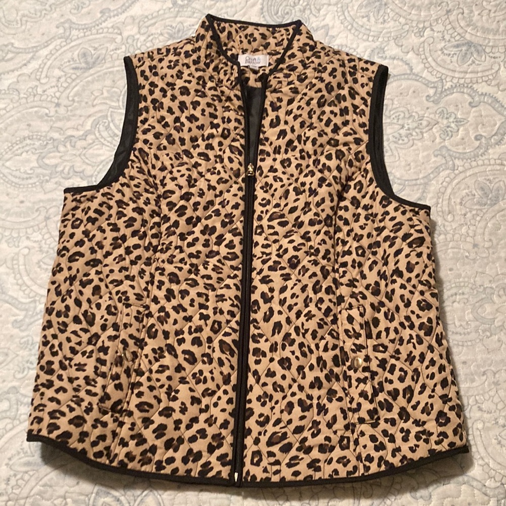 NWT Croft & Barrow Leopard puffer vest Size Large